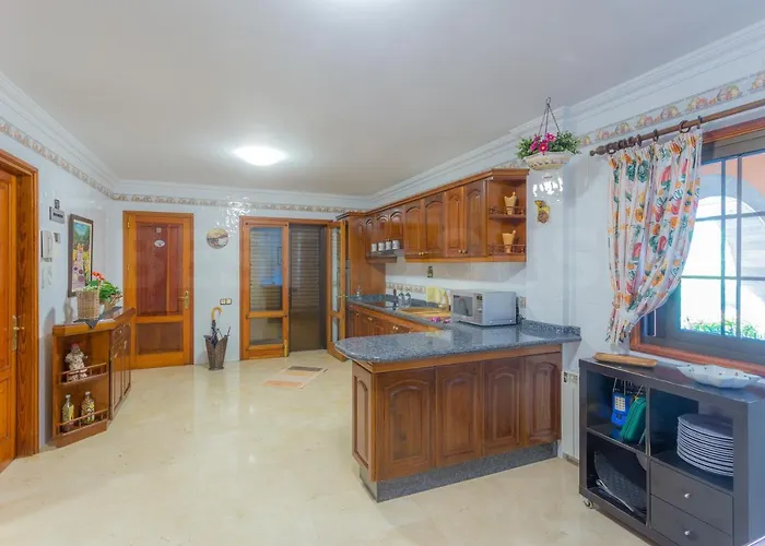 Appartement Fantastic Rural House With Pool And Terrace